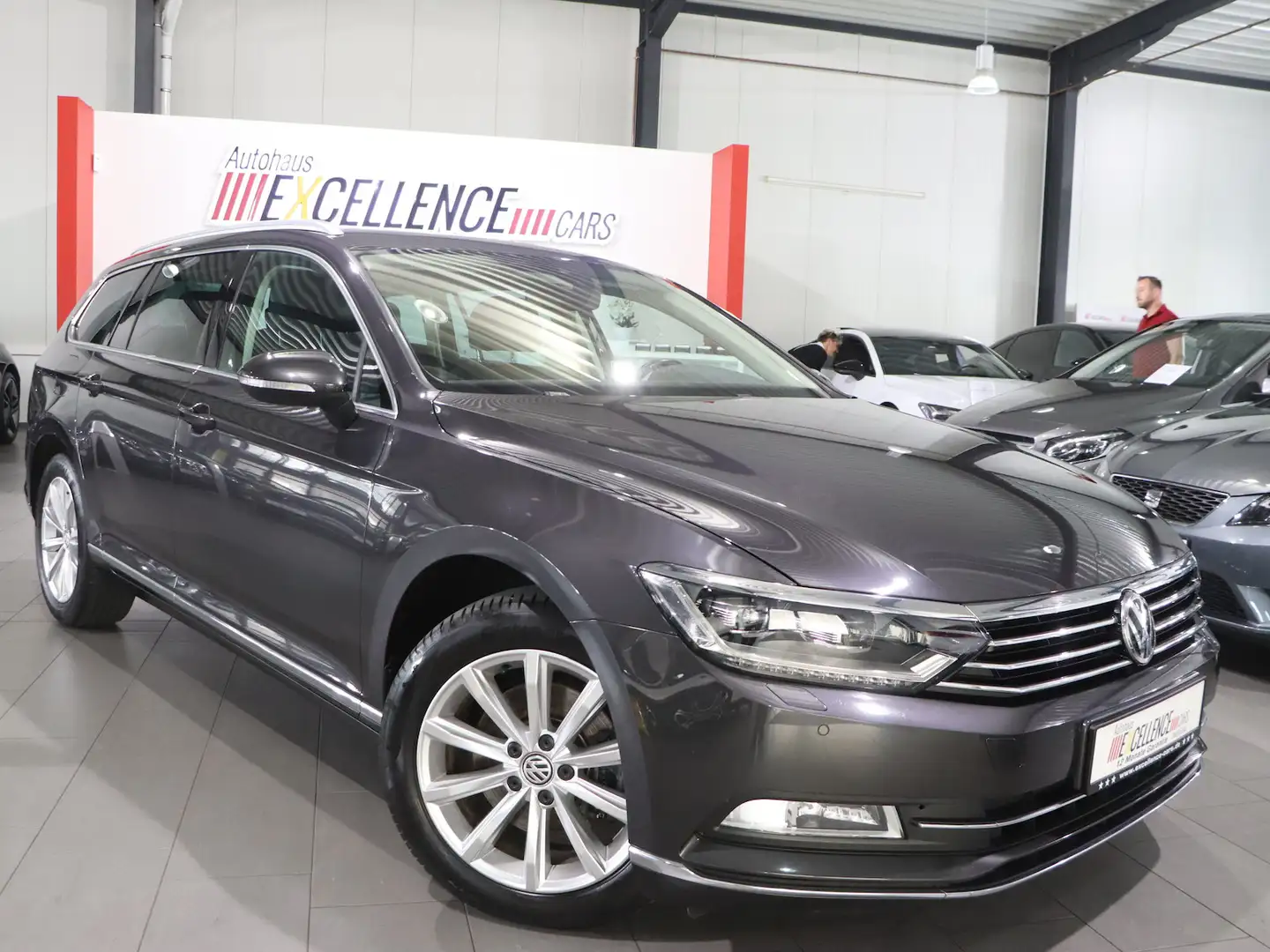 Volkswagen Passat Variant 2.0 TDI DSG HIGHLINE PANORAMA,LED Grijs - 1
