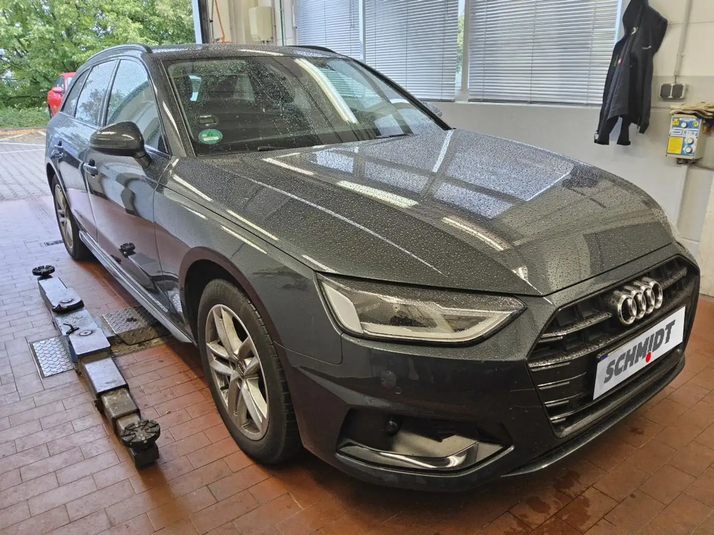 Audi A4 Avant 30 TDI Advanced AHK PDC vo+hi DAB Gris - 2