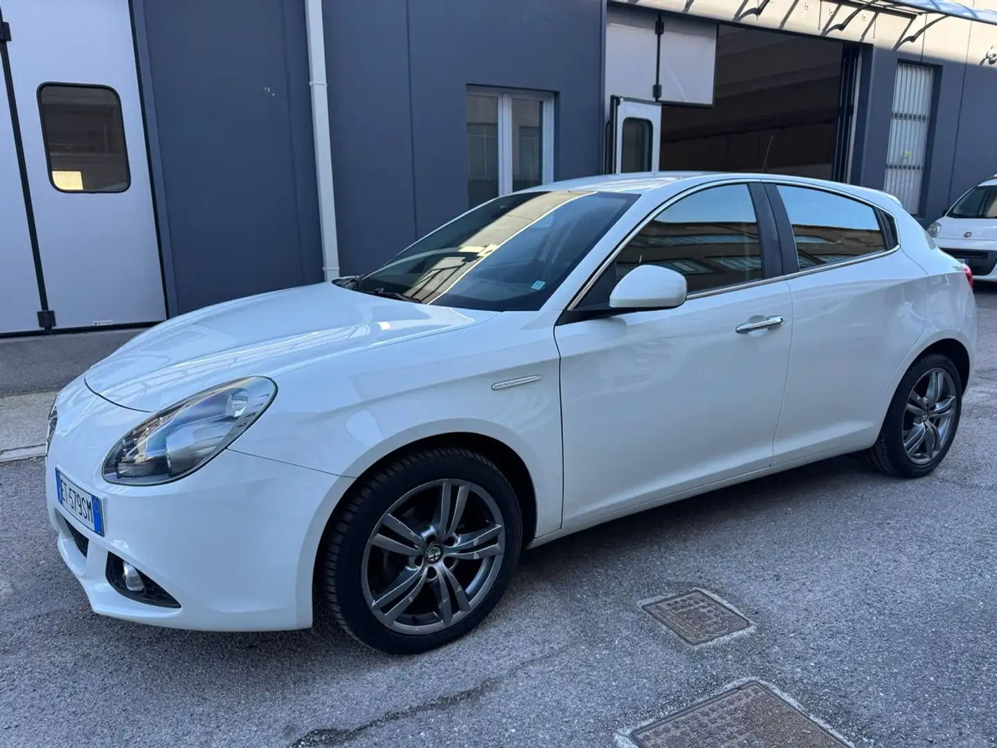 Alfa Romeo Giulietta 1.6 JTDm Business 105CV*EURO5*CERCHI Weiß - 1