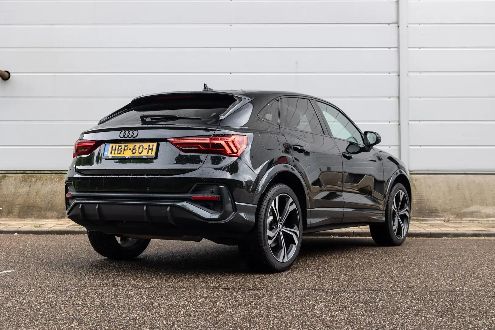 Audi Q3 Sportback 45 TFSIe 245pk PHEV S Edition | Stoelver Nero - 2