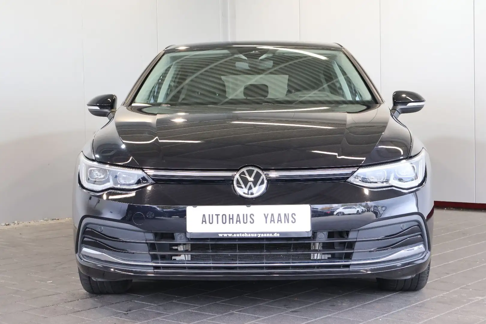 Volkswagen Golf VIII Life 1.5 eTSI HUD+AID+ACC+MATRIX+AHK Schwarz - 2