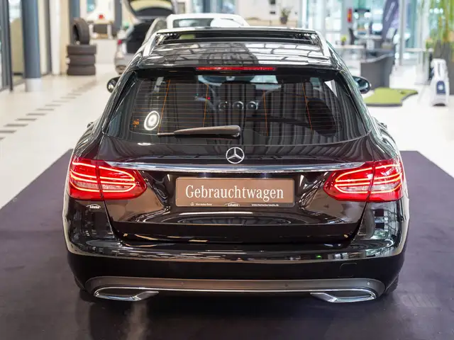 Mercedes-Benz C-Class view 4
