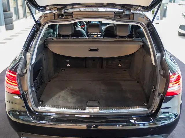 Mercedes-Benz C-Class view 5