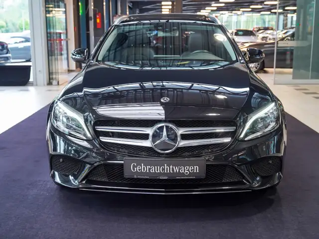 Mercedes-Benz C-Class view 9