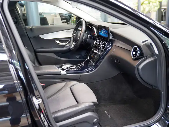 Mercedes-Benz C-Class view 11