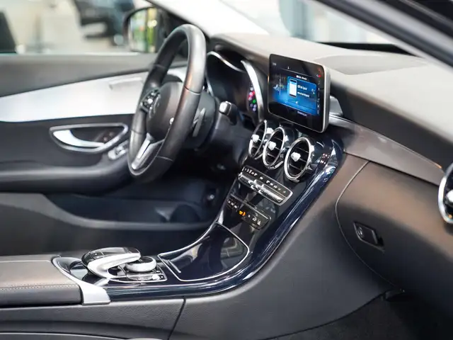 Mercedes-Benz C-Class view 12