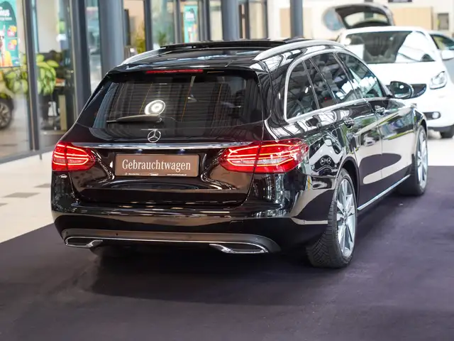 Mercedes-Benz C-Class view 3