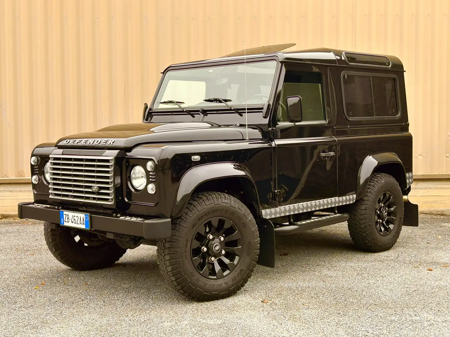 Land Rover Defender 90 2.2 td SE SW / IVA INCLUSA DETRAIBILE Negro - 2