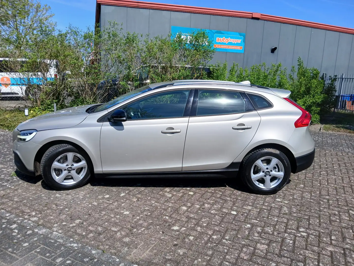 Volvo V40 Cross Country 1.5 T3 Nordic+ Automaat Brązowy - 2