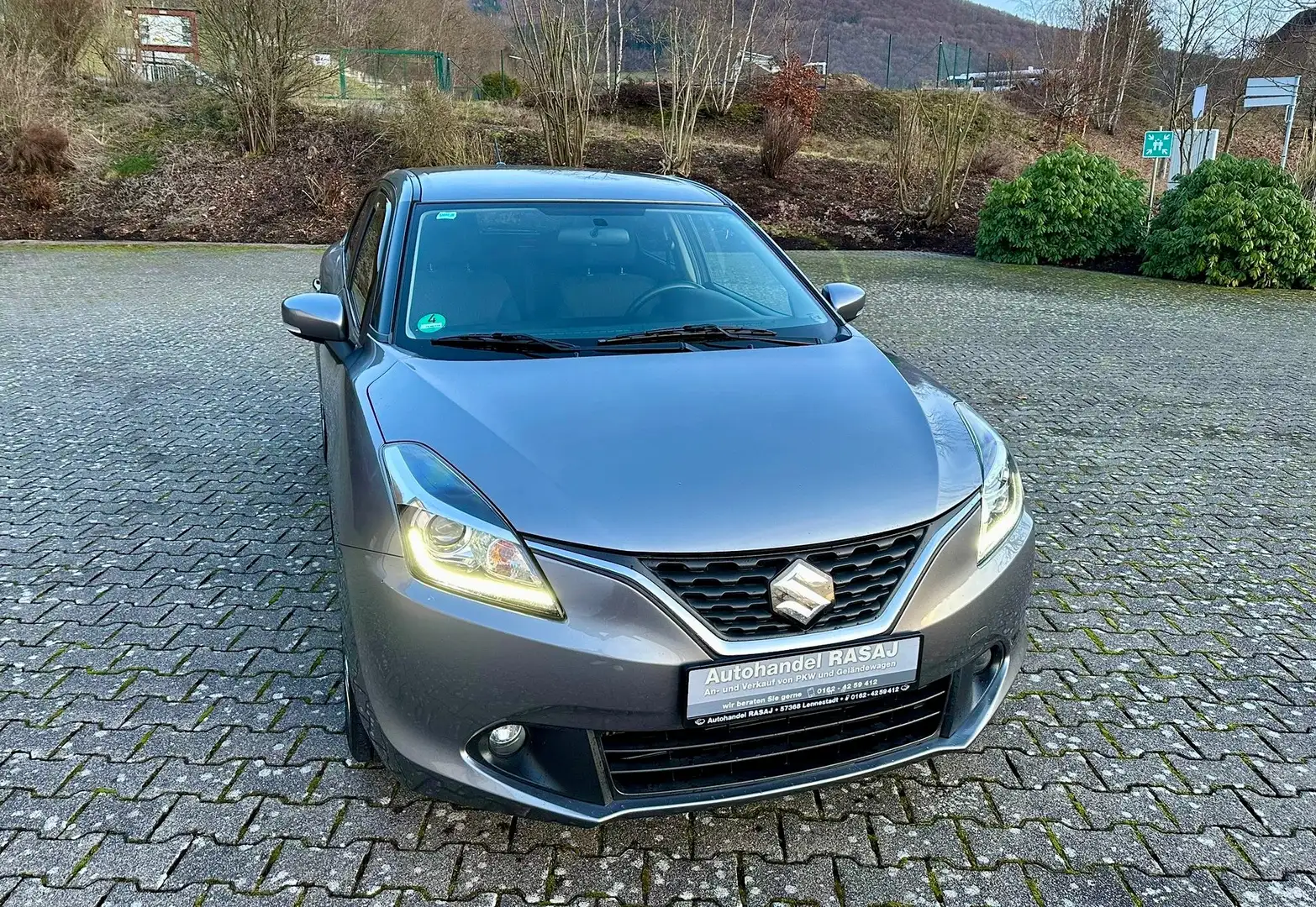 Suzuki Baleno 1.0 Basic*AUTOMATIK*NAVI*ACC*RFK*PDC*SHZ*BRC*TEMP Grau - 1