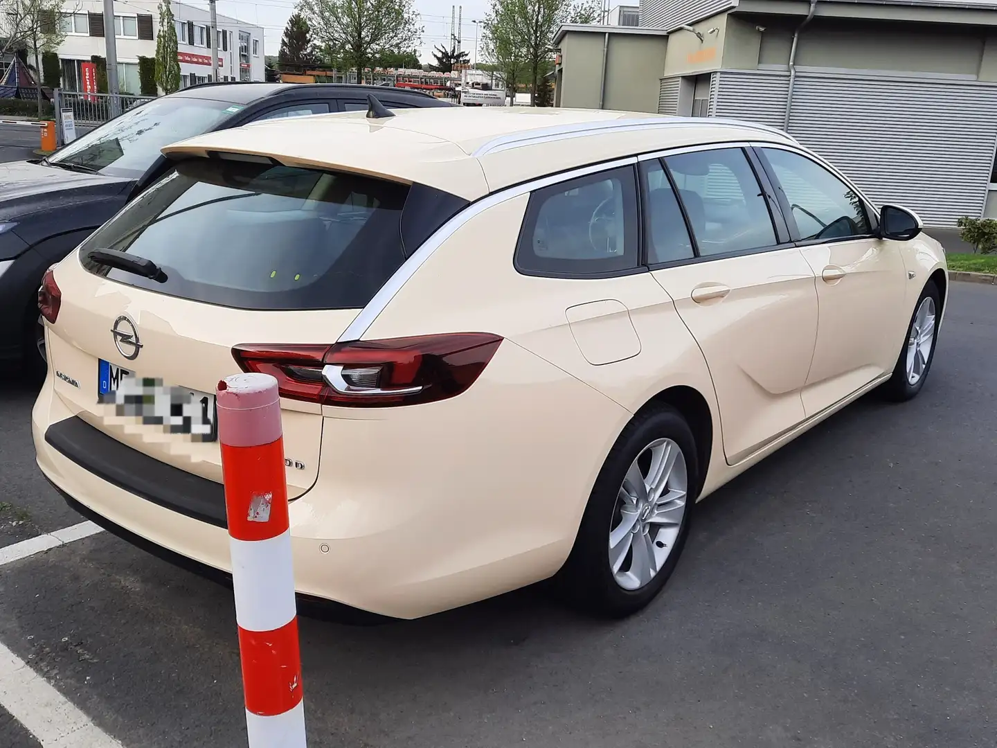Opel Insignia TAXI Sports Tourer 2.0 Diesel Aut. Innovation Beżowy - 2