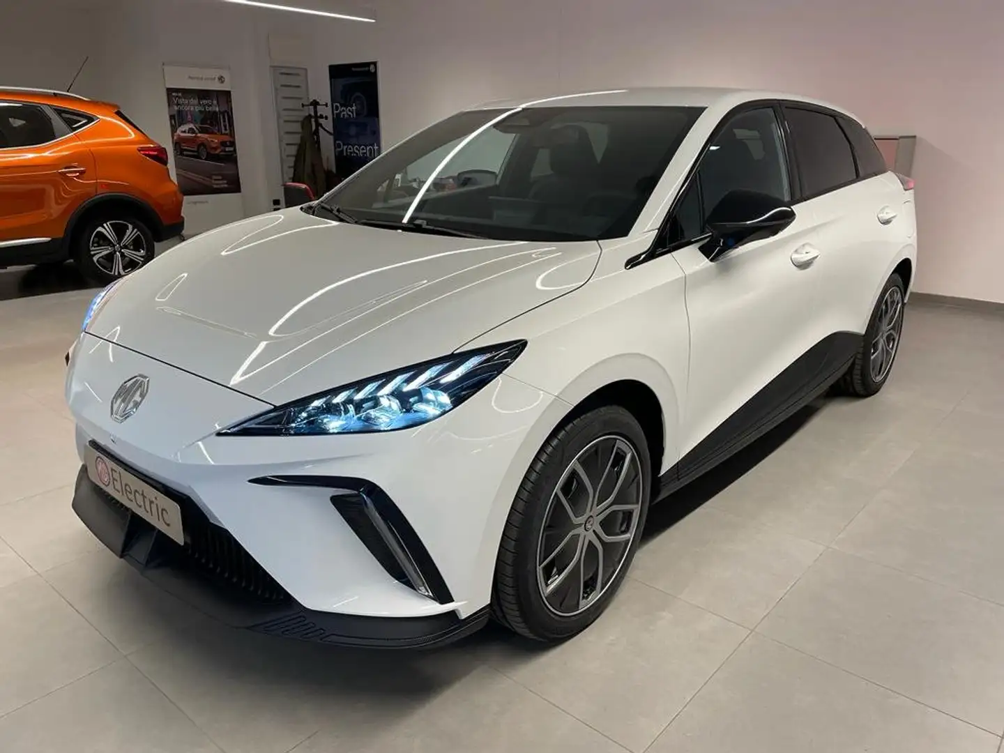 MG MG4 64kW 100%elettrica LUXURY PRONTA CONSEGNA Bianco - 1