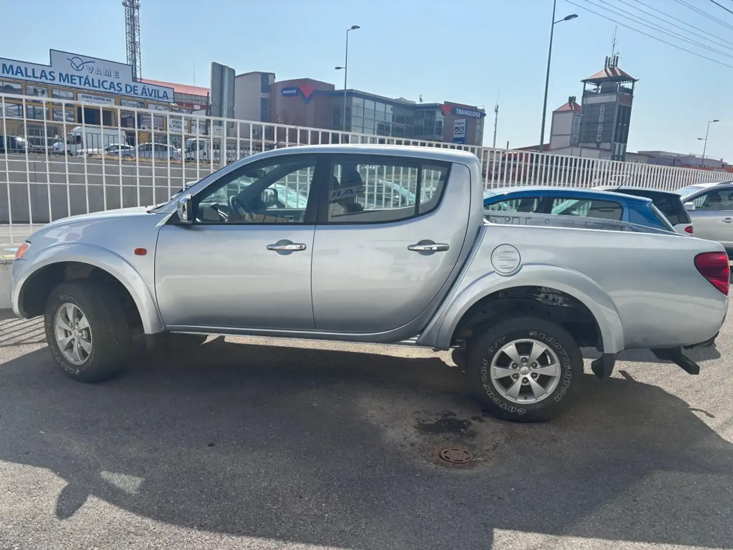 Mitsubishi L200 2.5DI-D Double Cab Intense Plateado - 1