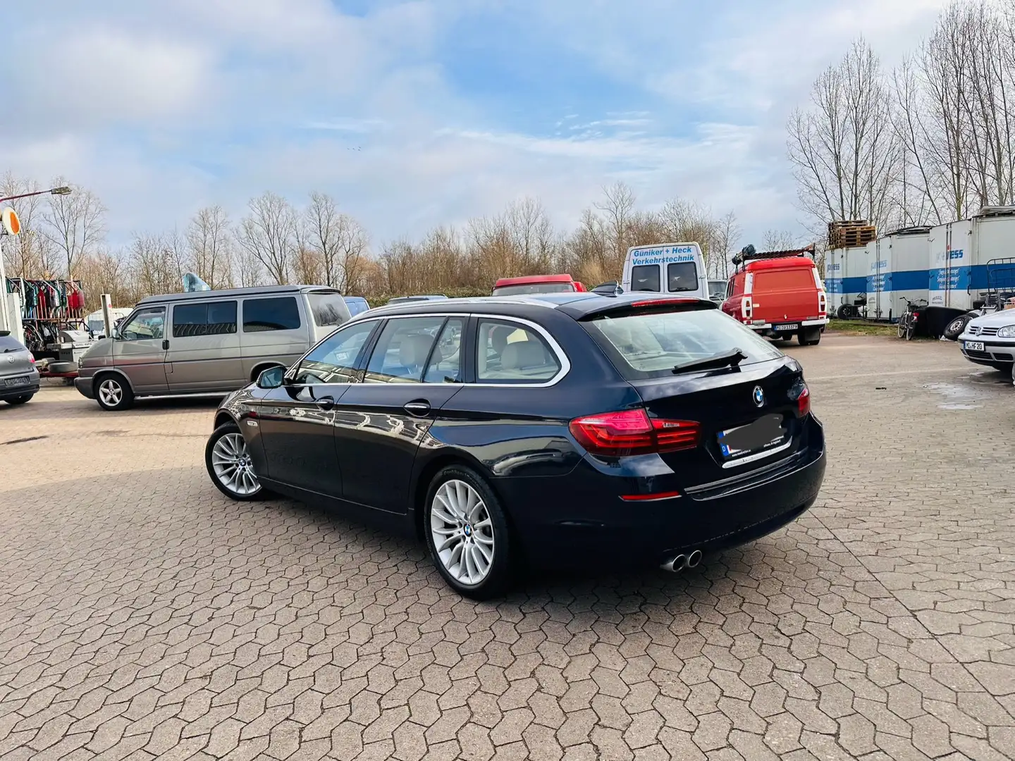 BMW 530 530d Touring Aut. Luxury Line Blau - 2