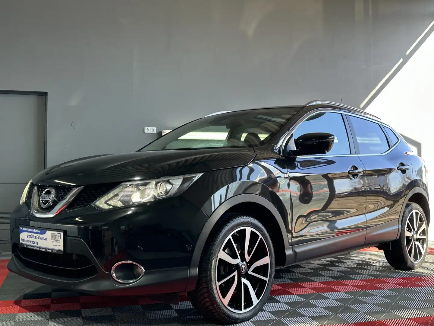 Nissan Qashqai Tekna*Pano*360°PDC*Vollausstattung*Kessy* Schwarz - 1