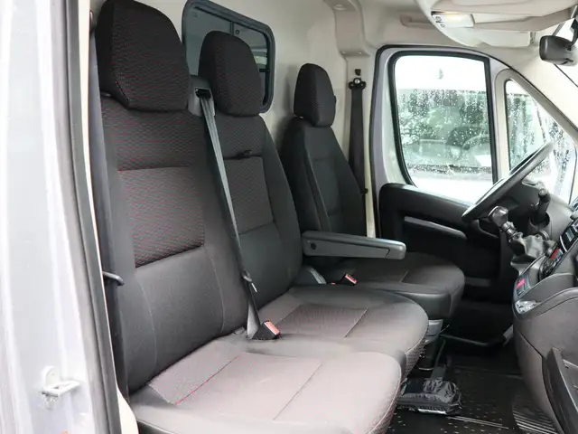 Opel Movano view 4