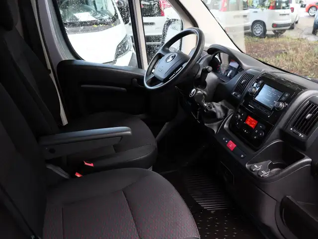 Opel Movano view 3