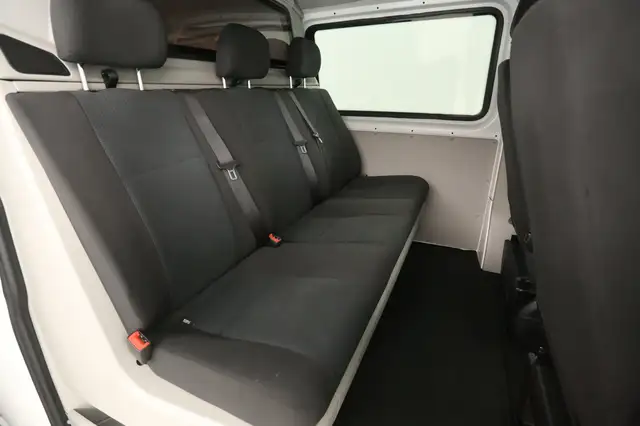 Volkswagen Transporter view 3