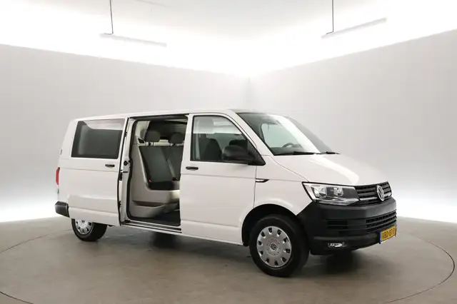 Volkswagen Transporter view 6