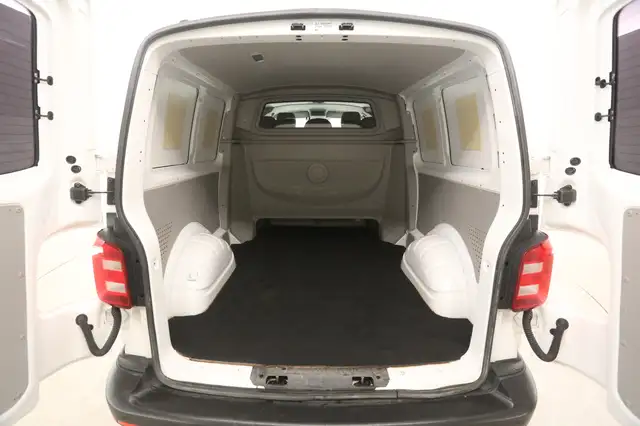 Volkswagen Transporter view 4