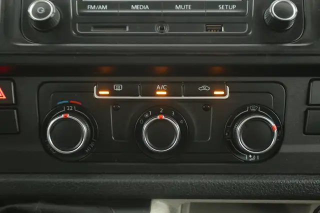 Volkswagen Transporter view 14
