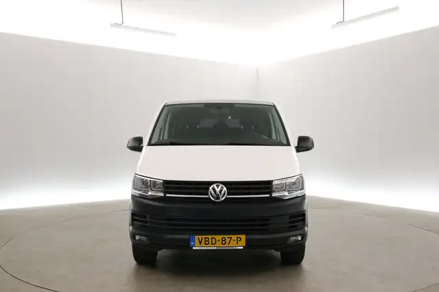 Volkswagen Transporter view 8