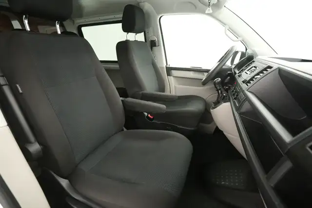 Volkswagen Transporter view 11