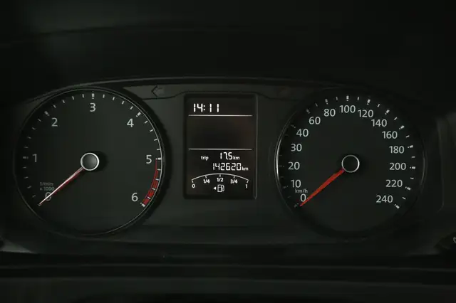 Volkswagen Transporter view 13