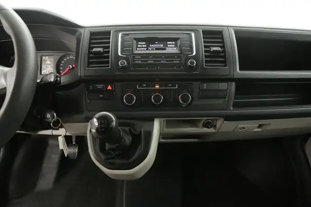 Volkswagen Transporter view 12
