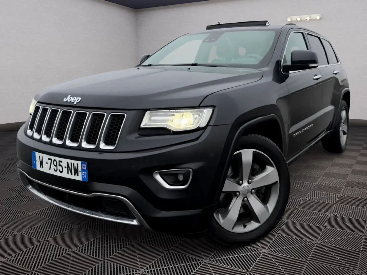 Jeep Grand Cherokee Overland Schwarz - 1