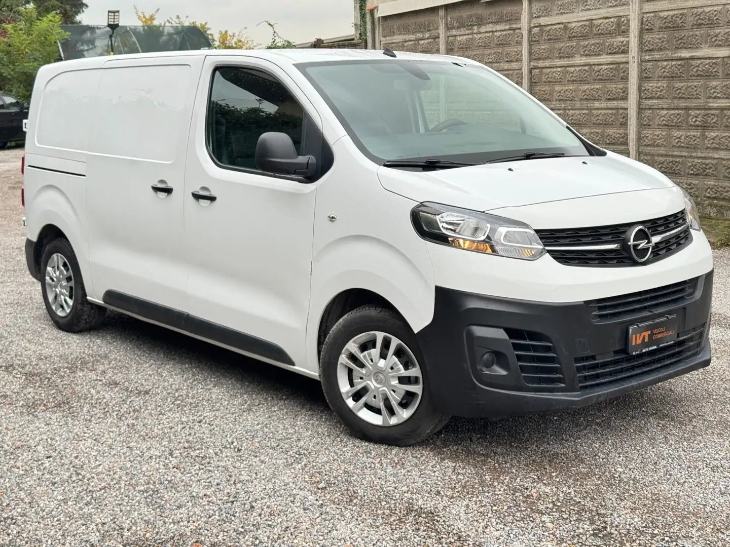 Opel Vivaro Vivaro 1.5 Diesel 120CV S&S PL-TN M Furgone Essent Bianco - 2