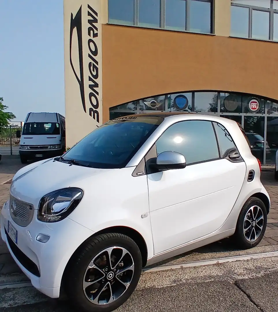 smart forTwo 1,0cc benzina passion cambio automatico km34000 Bianco - 1