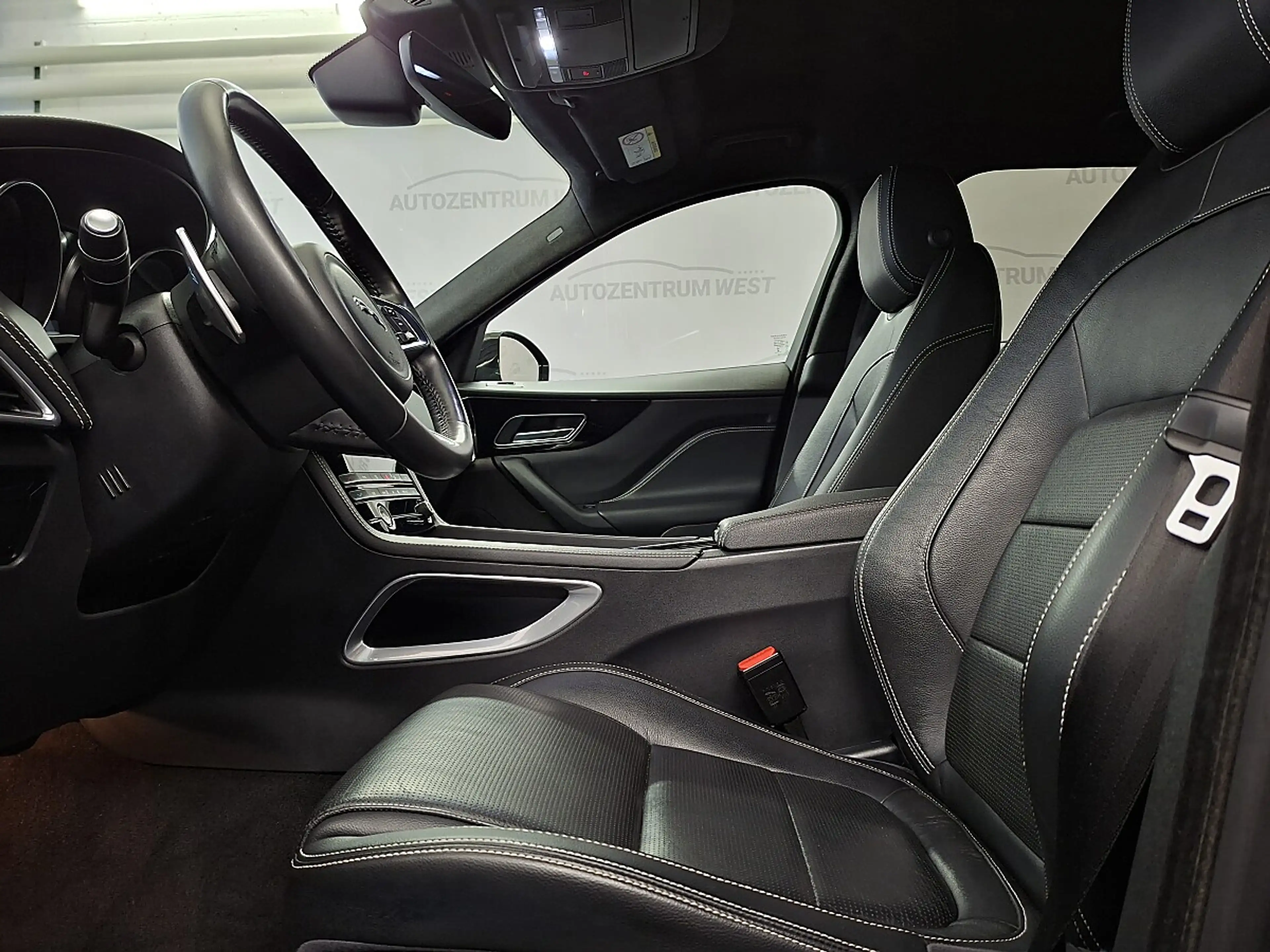 Jaguar F-Pace 20d AWD R-Sport..Navi/Xenon/RFK — photo 6