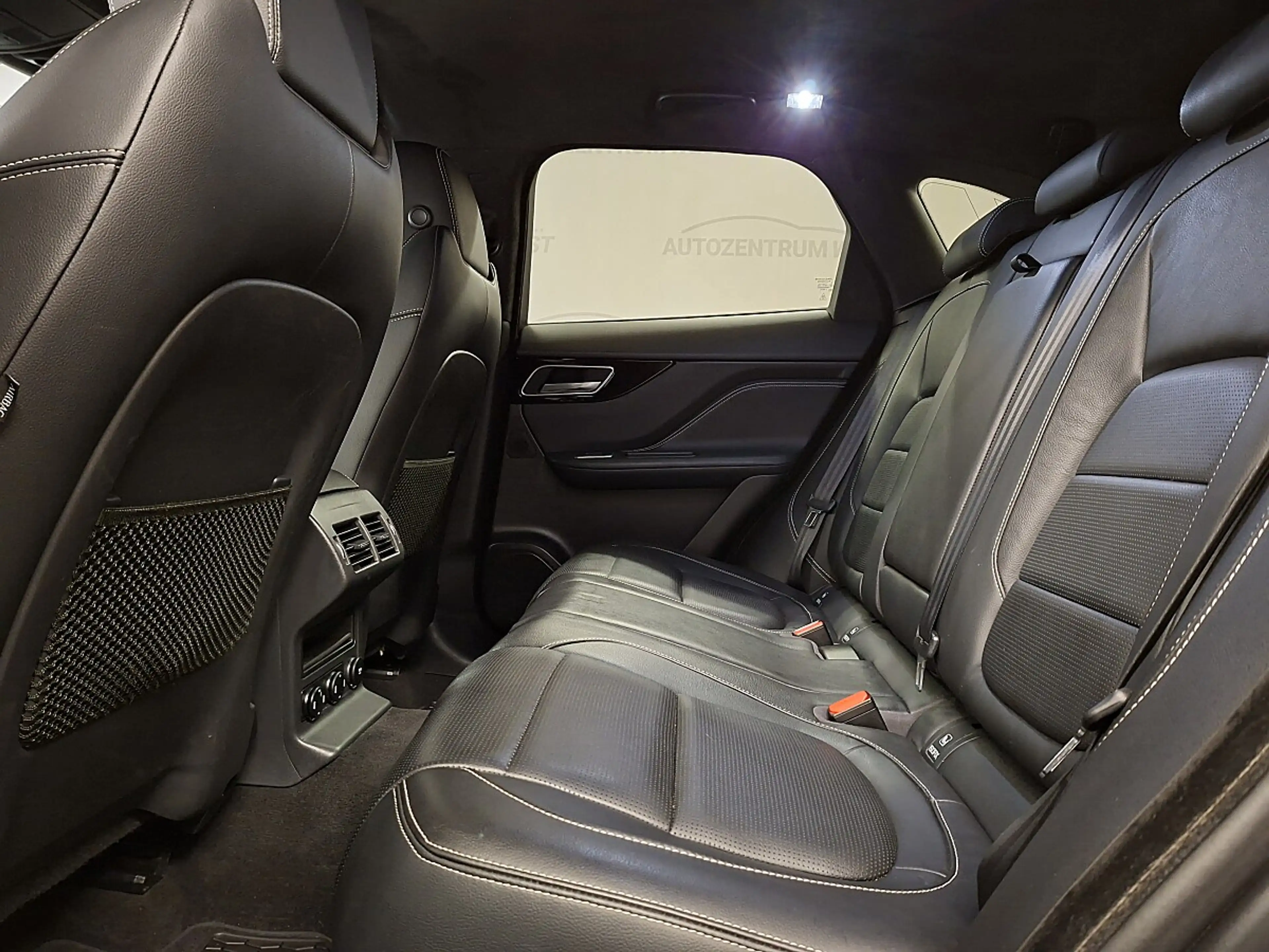 Jaguar F-Pace 20d AWD R-Sport..Navi/Xenon/RFK — photo 7