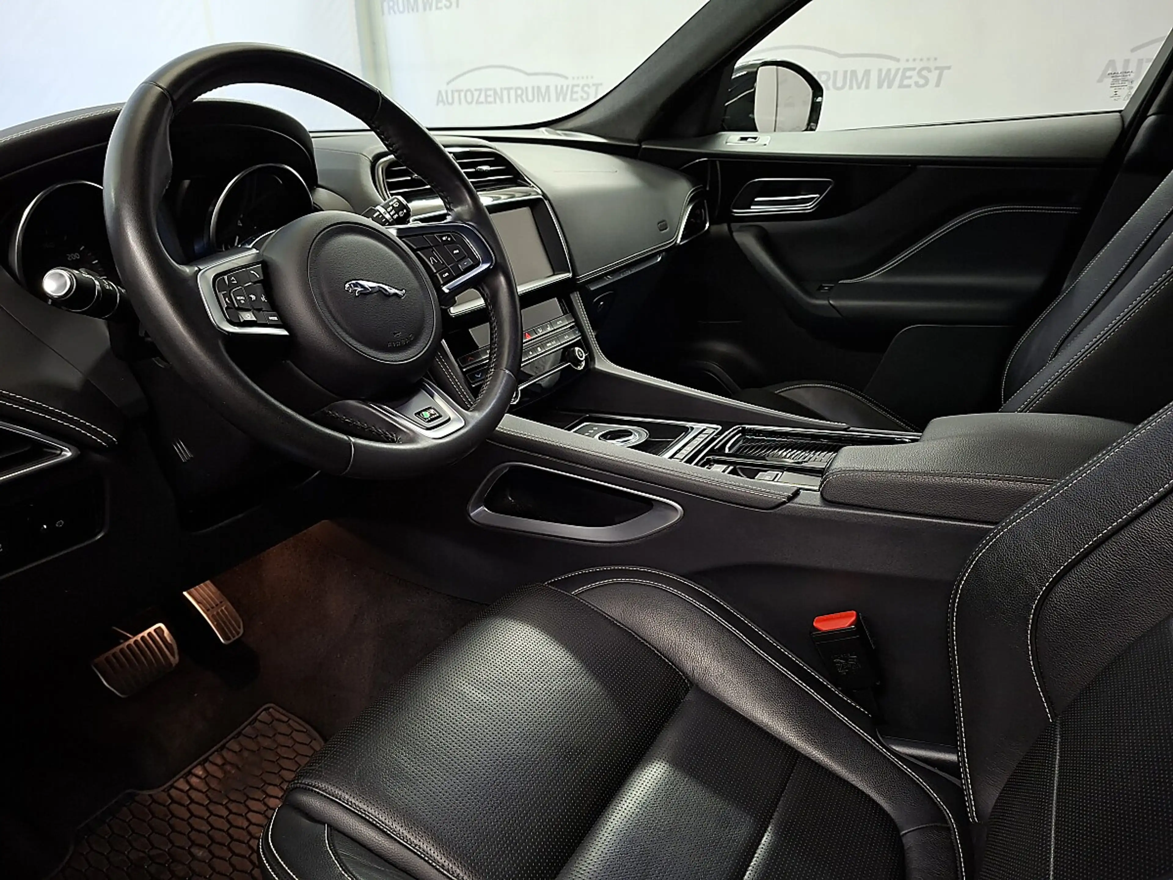 Jaguar F-Pace 20d AWD R-Sport..Navi/Xenon/RFK — photo 8