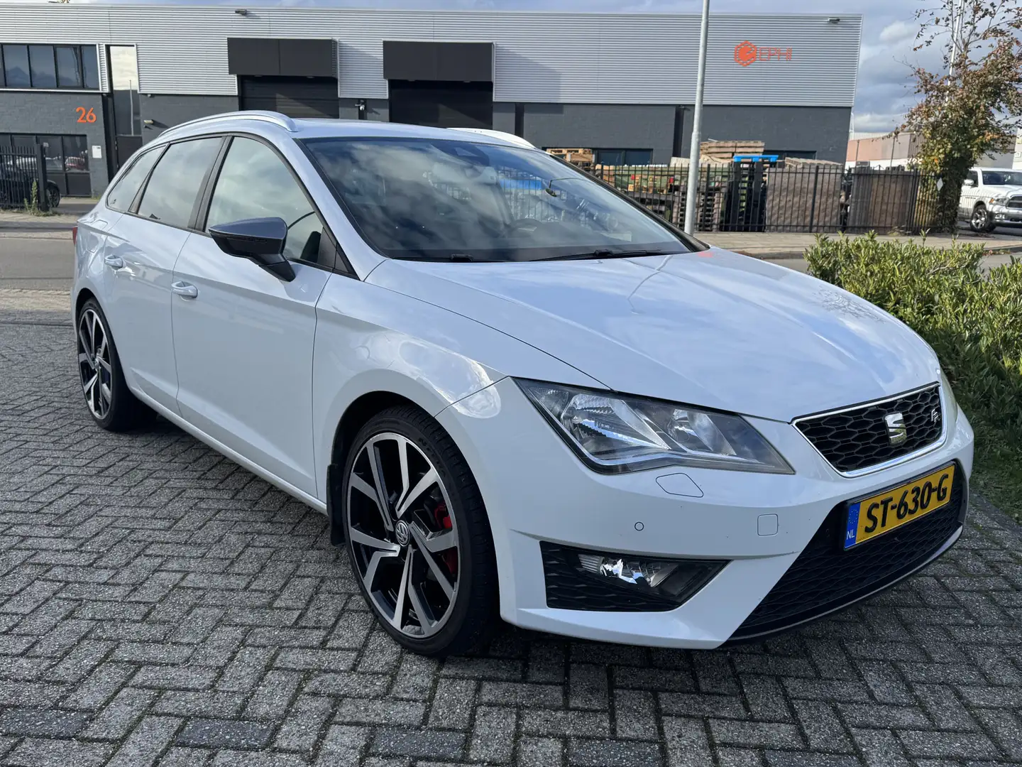 SEAT Leon ST 1.4 TSI 140pk FR Business Leder Navi Panoramada Wit - 1