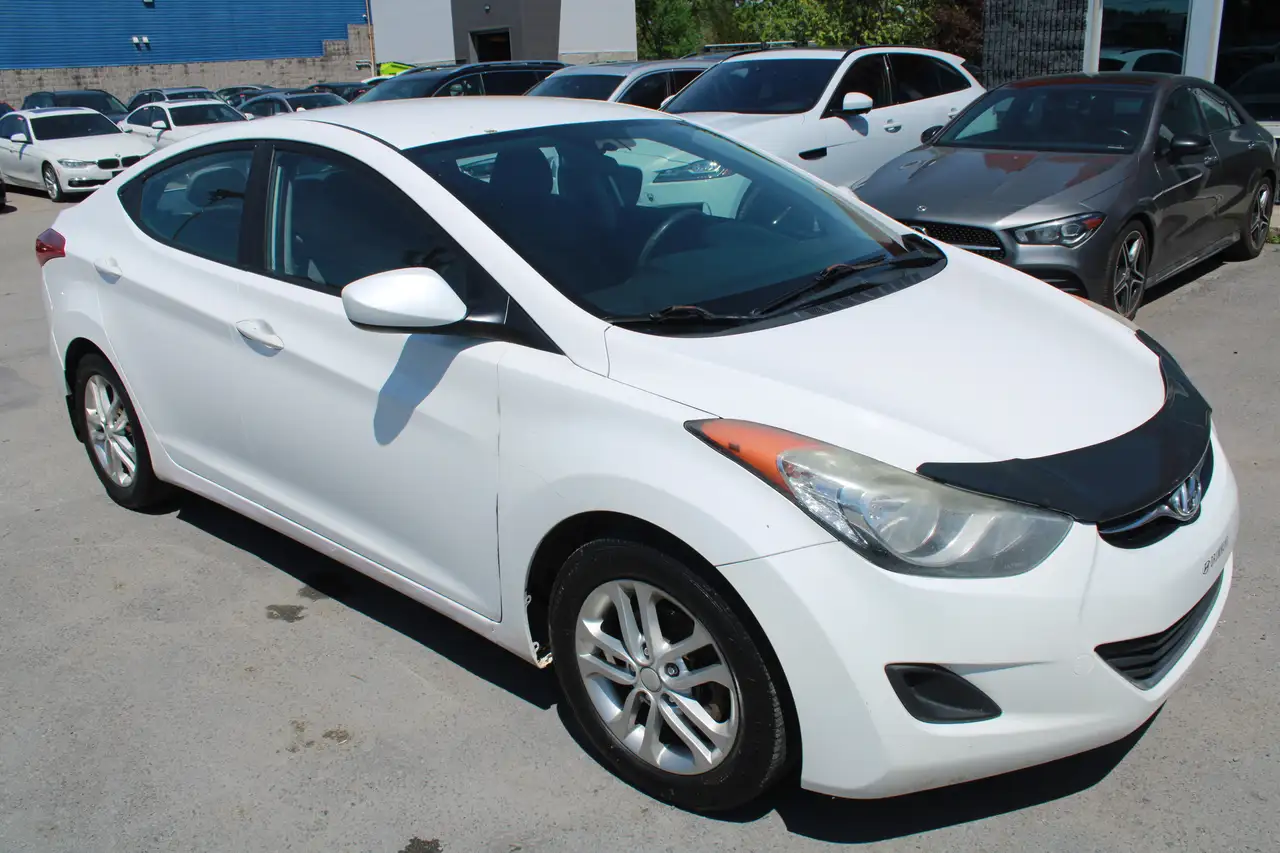 Hyundai ELANTRA снимка Hyundai ELANTRA