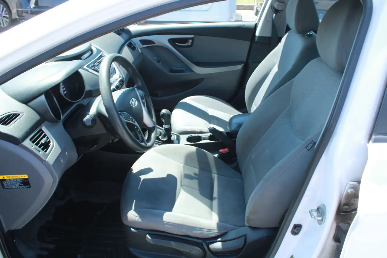 Hyundai ELANTRA снимка Hyundai ELANTRA