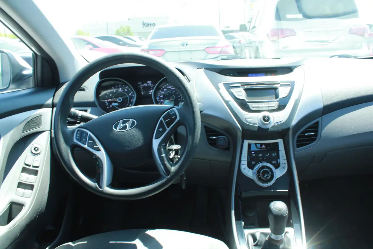 Hyundai ELANTRA снимка Hyundai ELANTRA