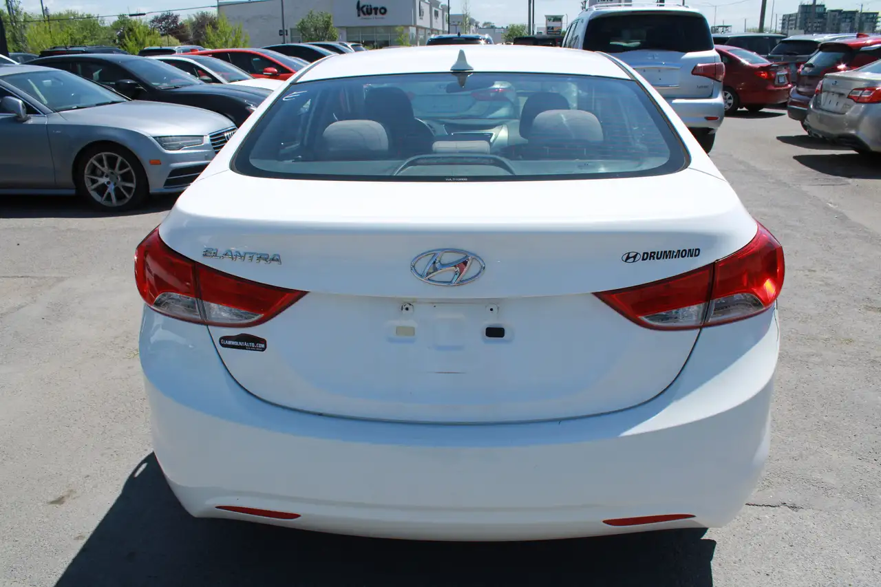 Hyundai ELANTRA снимка Hyundai ELANTRA