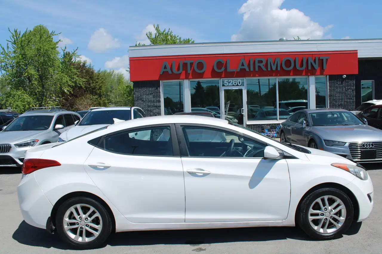 Hyundai ELANTRA снимка Hyundai ELANTRA
