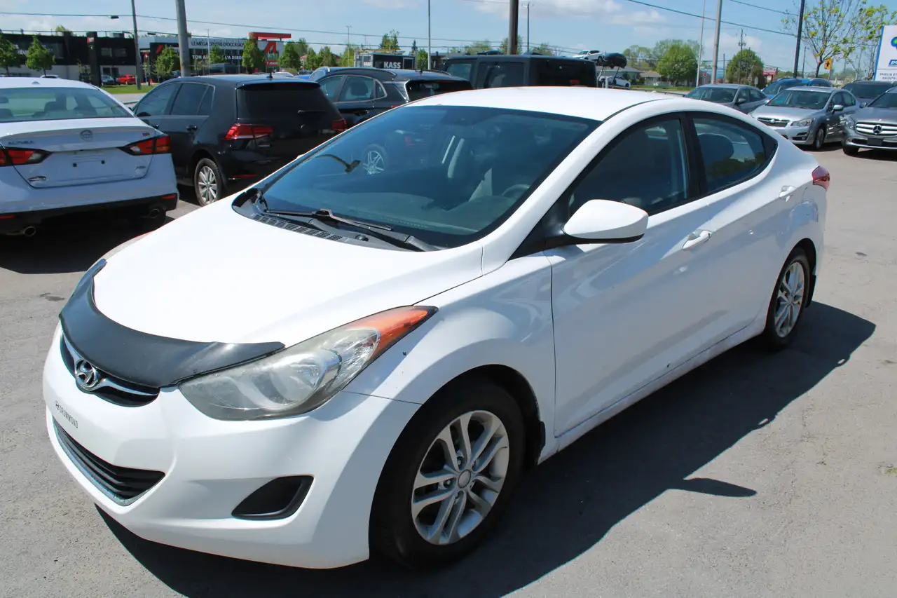 Hyundai ELANTRA снимка Hyundai ELANTRA