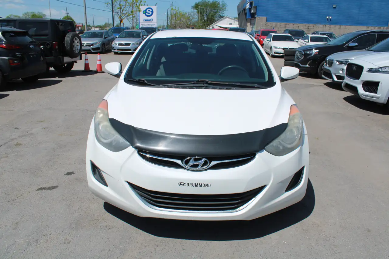 Hyundai ELANTRA снимка Hyundai ELANTRA