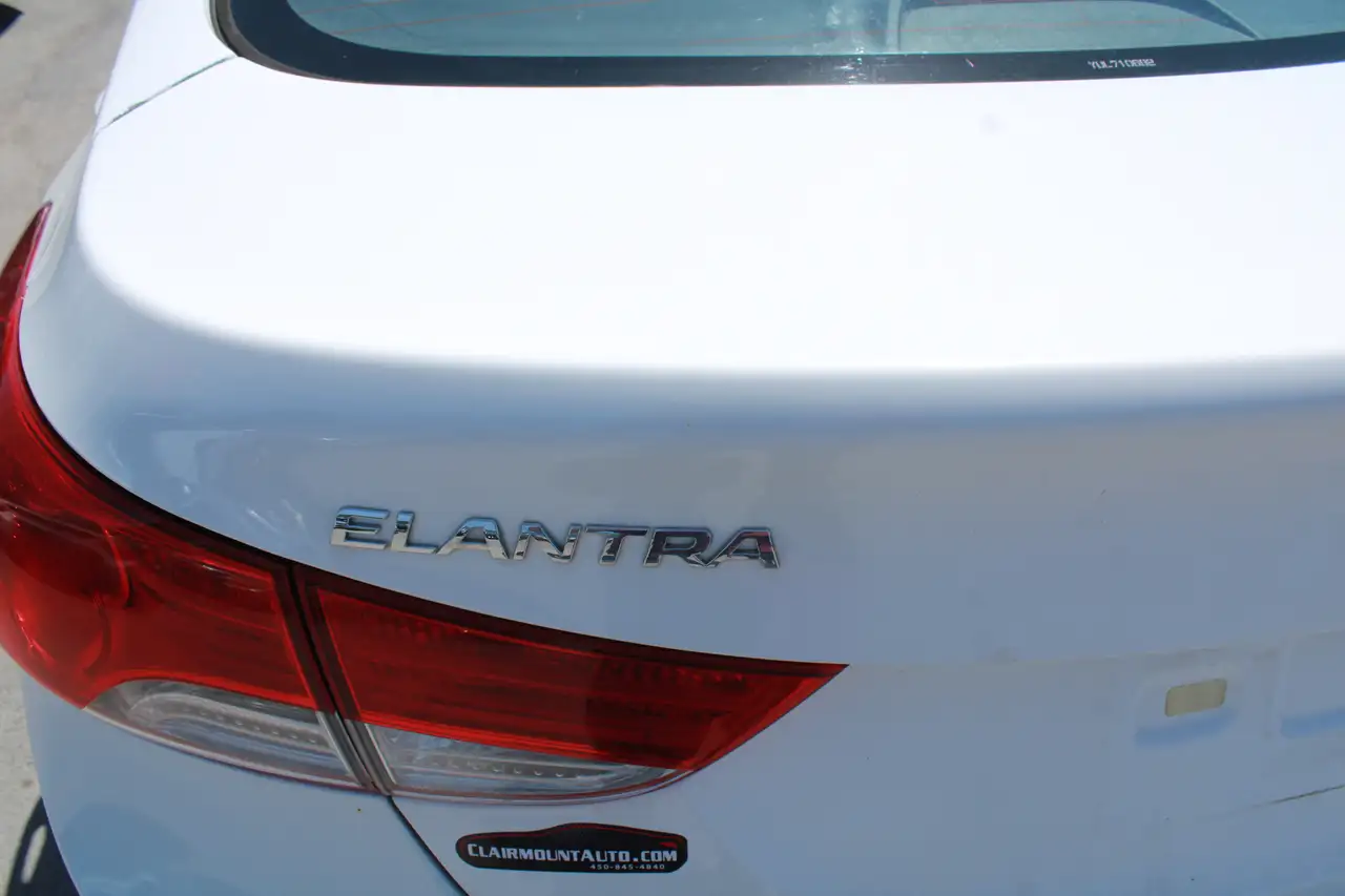 Hyundai ELANTRA снимка Hyundai ELANTRA