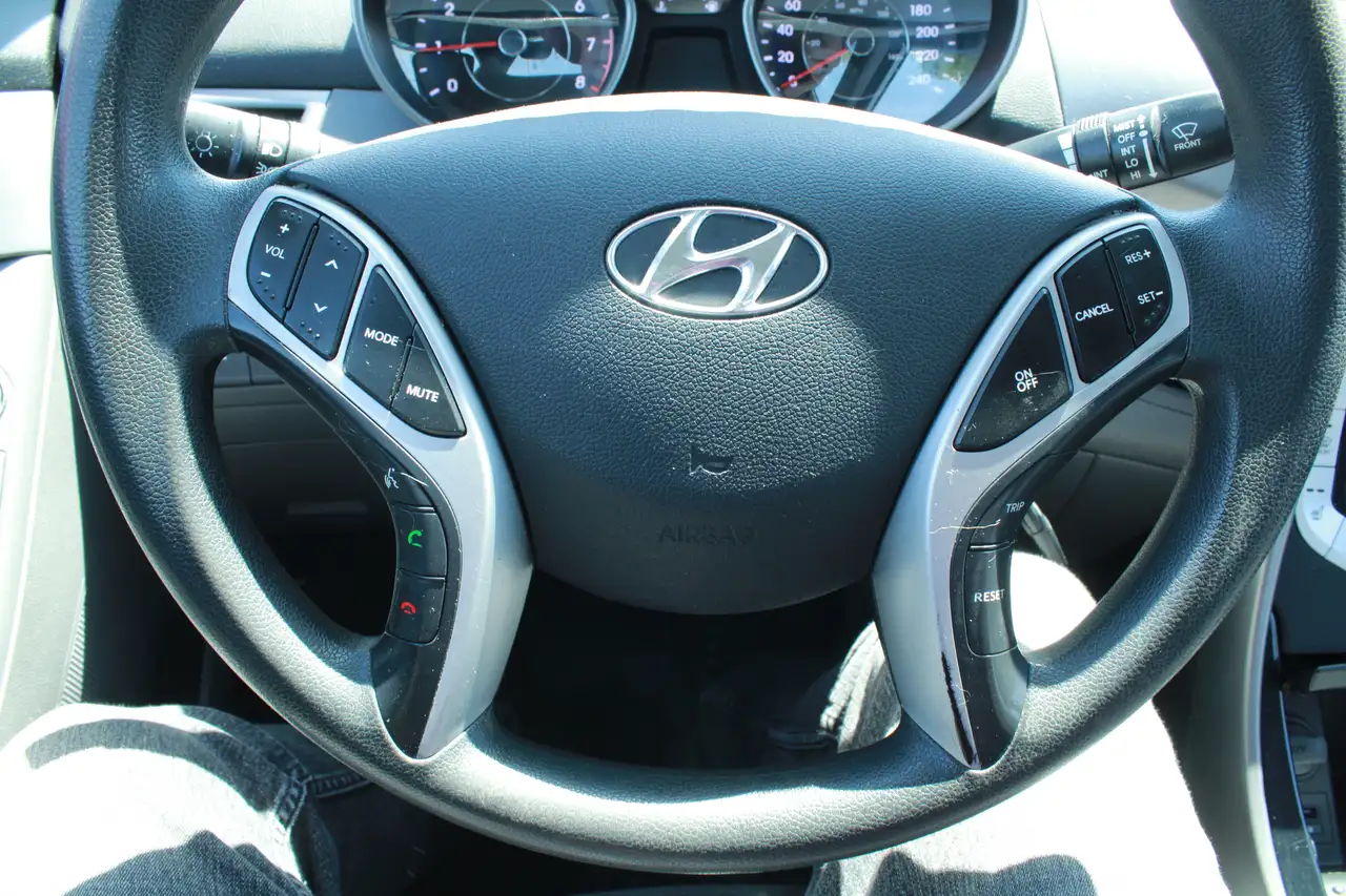 Hyundai ELANTRA снимка Hyundai ELANTRA
