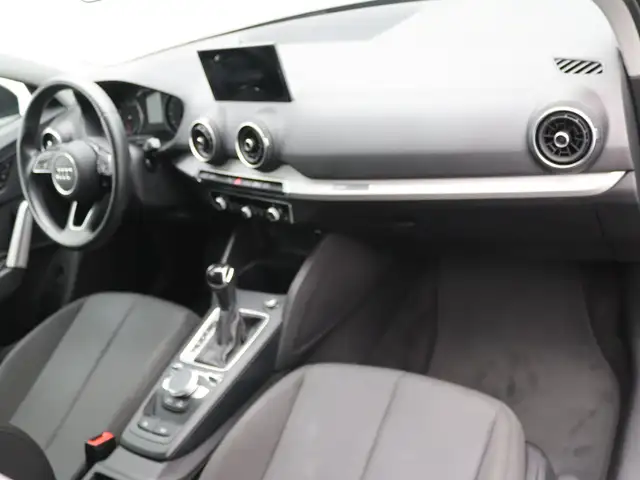Audi Q2 view 9