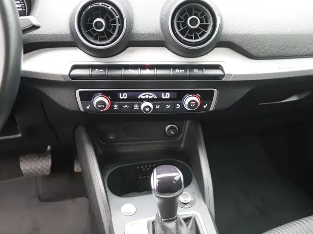 Audi Q2 view 15