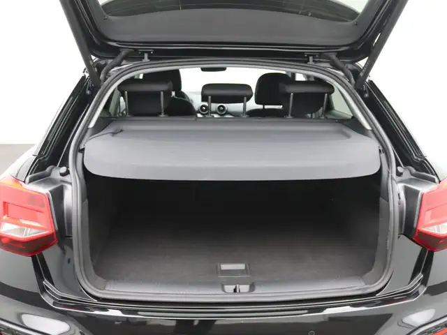 Audi Q2 view 8