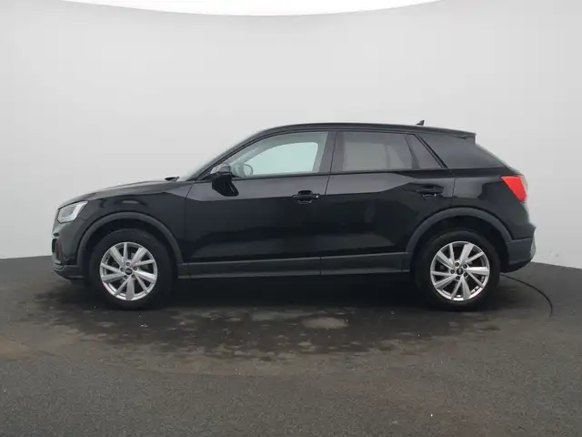 Audi Q2 view 4