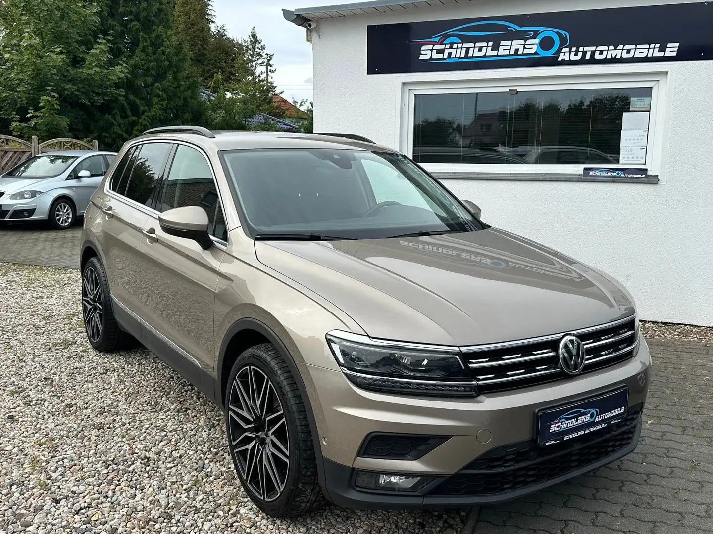 Volkswagen Tiguan Comfortline BMT DSG LED 20 Zoll SHZ RFK Beige - 2